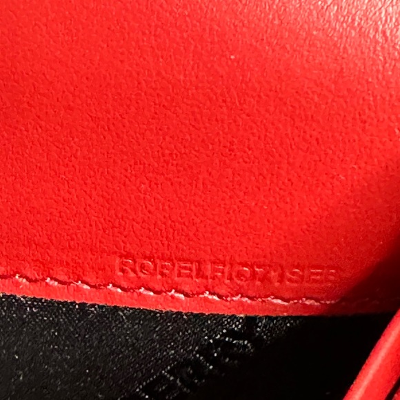 Burberry Logo Embossed Leather Crossbody Wallet - Picture 15 of 16